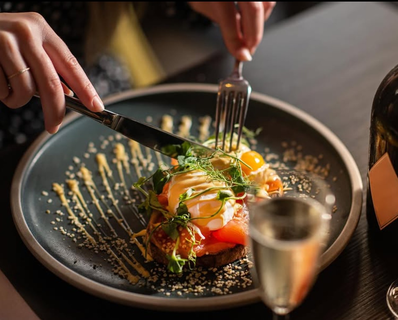 Brunch being enjoyed with a glass of fizz at SIX